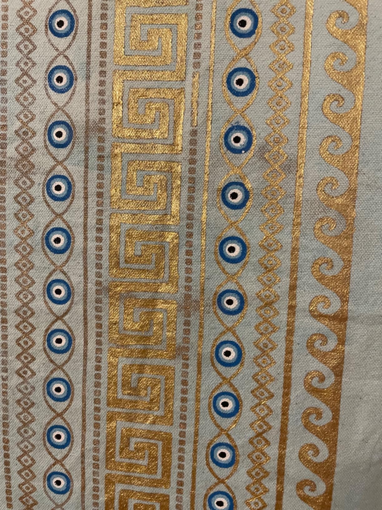 Leuchtet auch auf dunklem Stoff