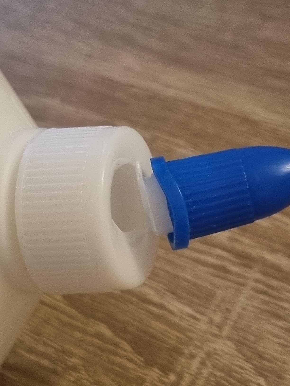 Klebt alles im Bastelzimmer