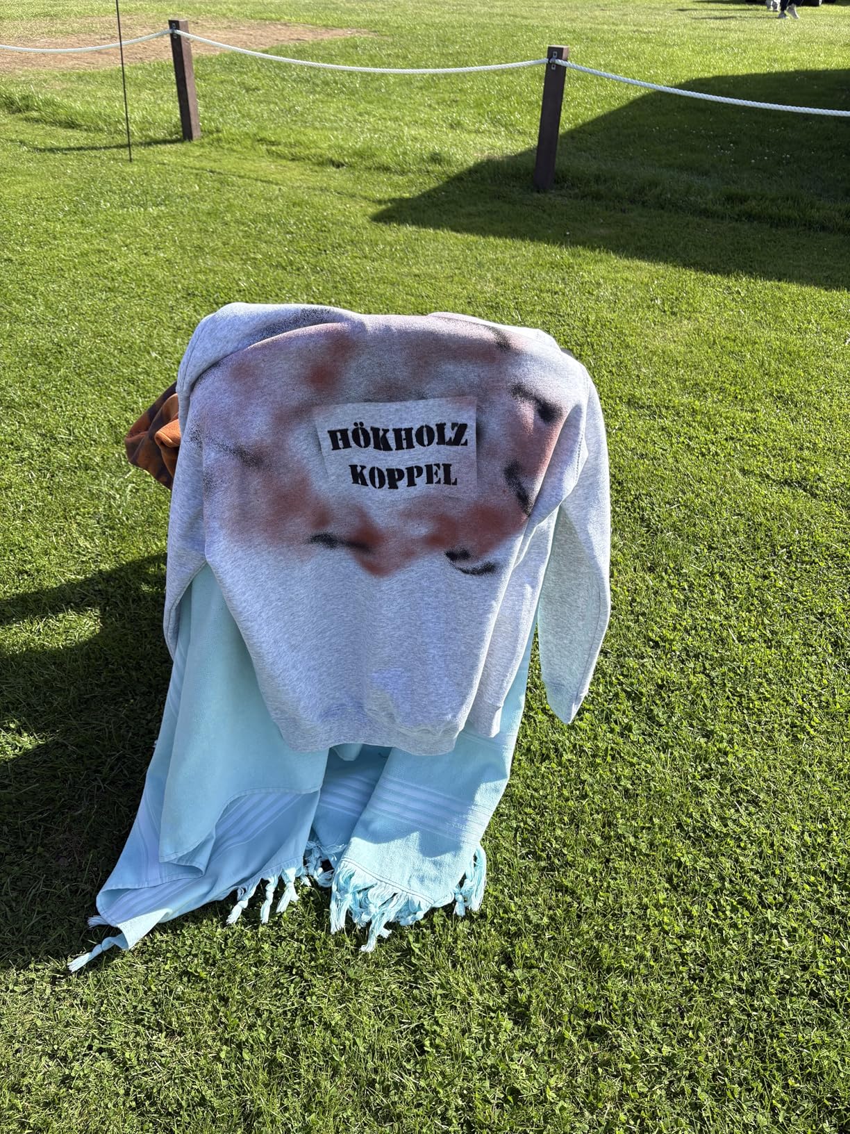Schöner Effekt auf dunklem Stoff
