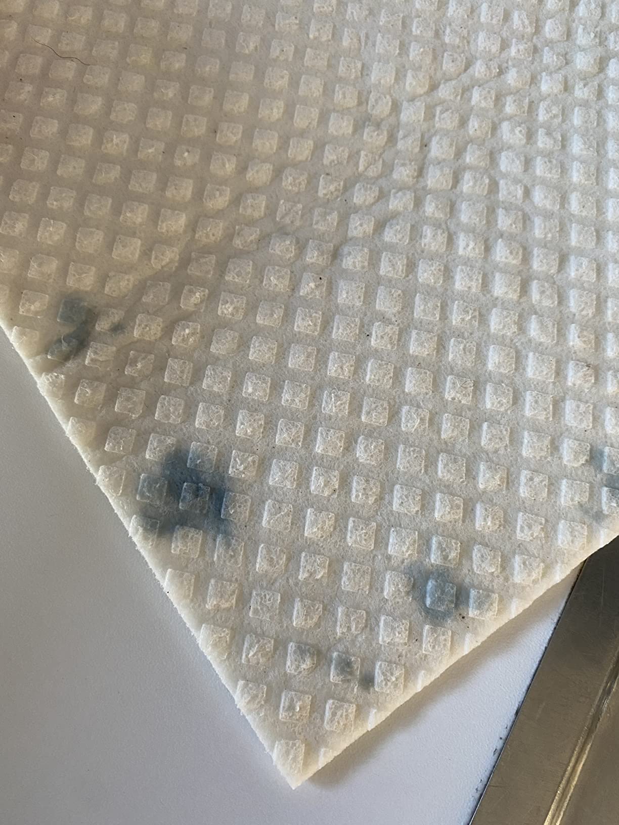 Hält auch auf Stoffanhängern